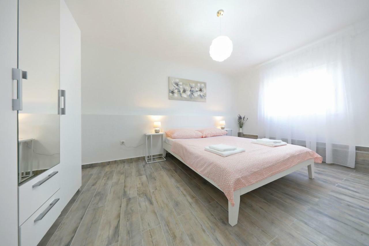 Apartmani Neva, Pridraga Dış mekan fotoğraf