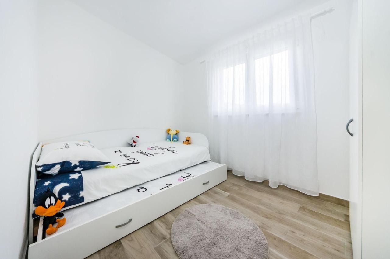 Apartmani Neva, Pridraga Dış mekan fotoğraf